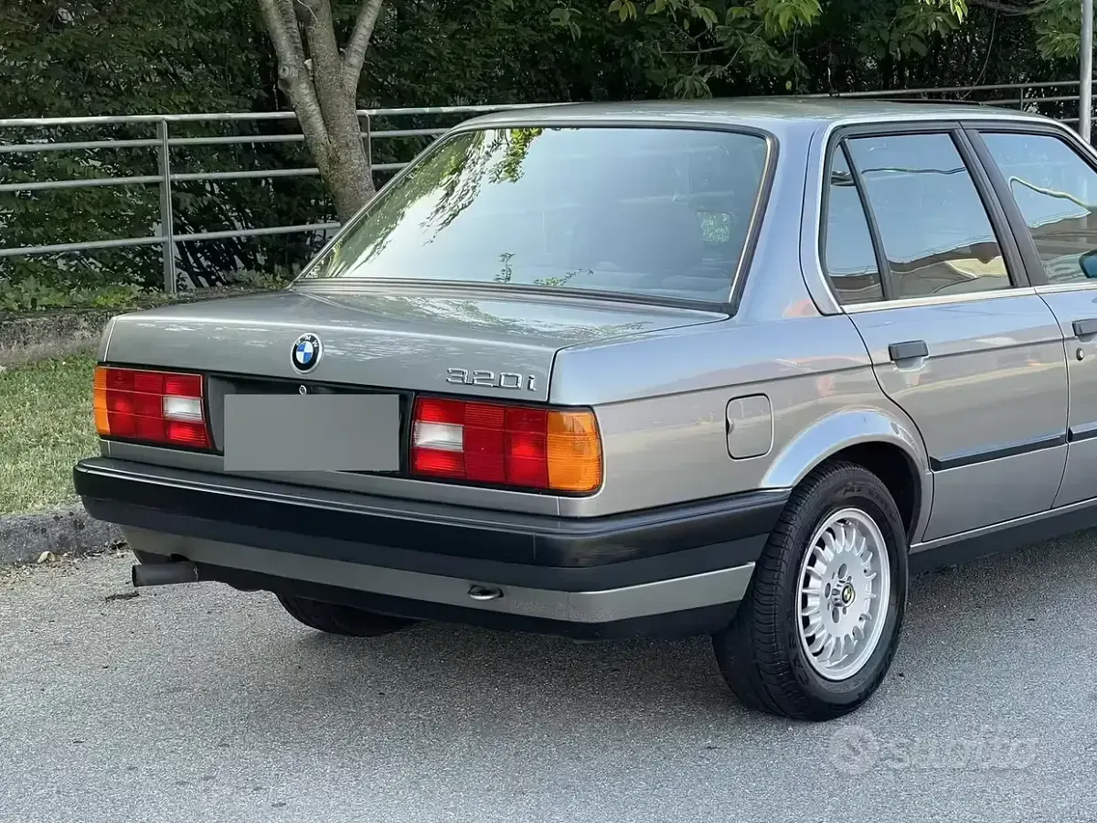 Usata BMW 320 129 CV (94 kW) 1989 Grigio Berlina