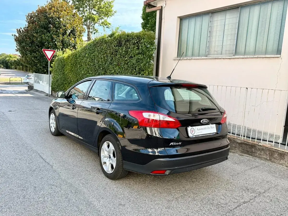 Usata Ford Focus 116 CV (85 kW) 2013 Nero Station wagon
