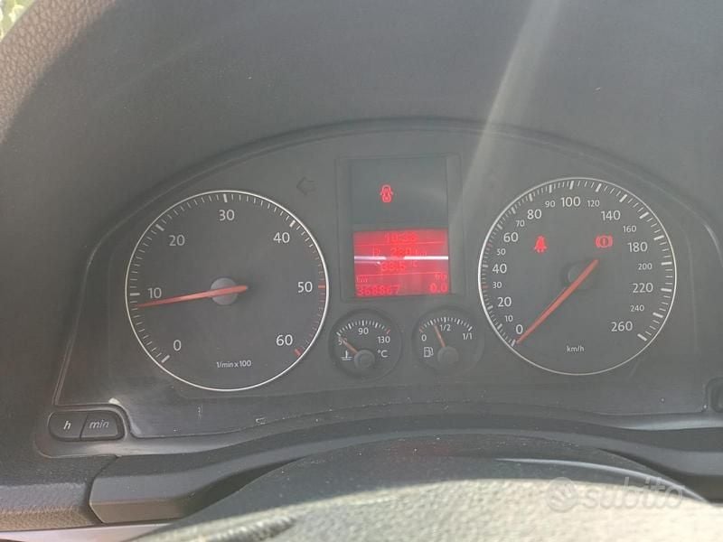 Usata VW Golf V 101 CV (74 kW) 2007 Nero Utilitaria