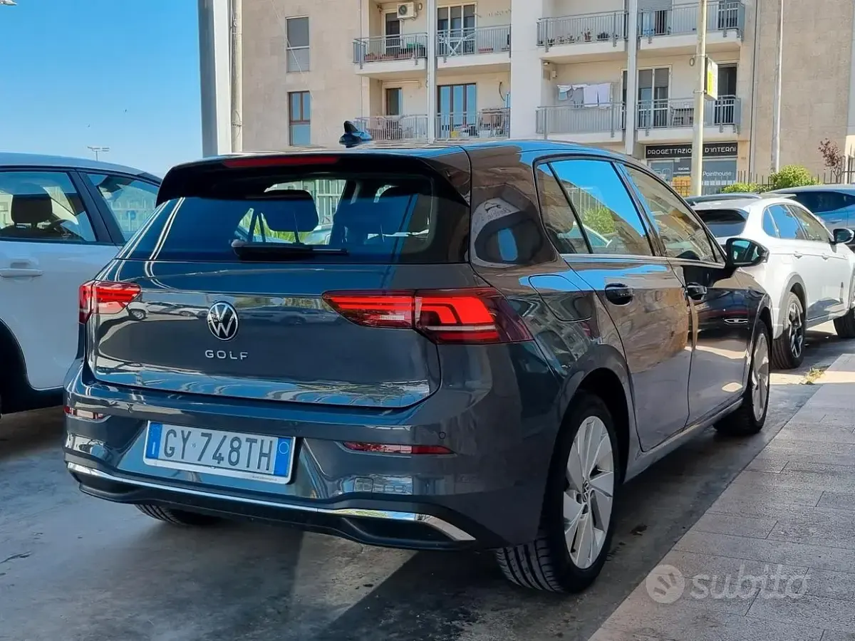 Usata VW Golf VIII Style 150 CV (110 kW) 2025 Grigio Berlina