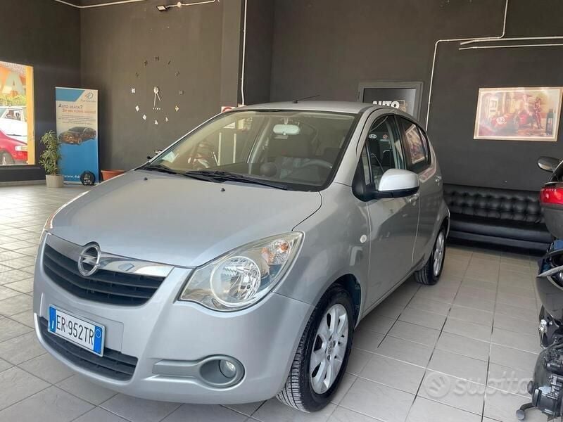 Argento Usata 2013 Opel Agila Due volumi | 4700 € (Buon prezzo) - Immagine 1/4