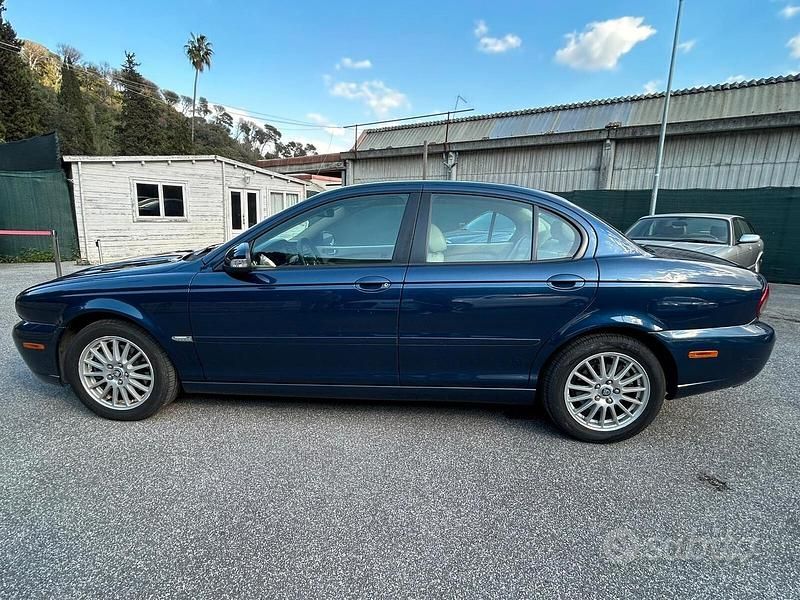 Usata Jaguar X-type Luxury 136 CV (100 kW) 2009 Blu Berlina