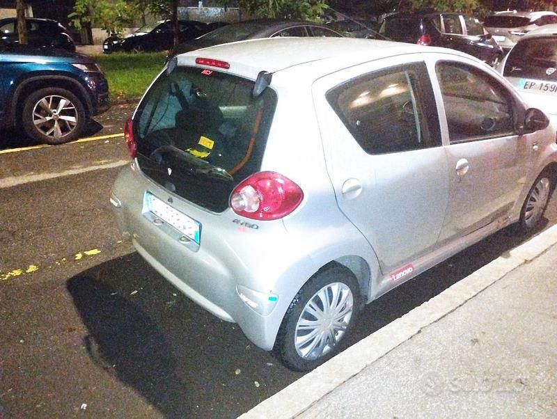 Usata Toyota Aygo 67 CV (49 kW) 2007 Grigio Utilitaria