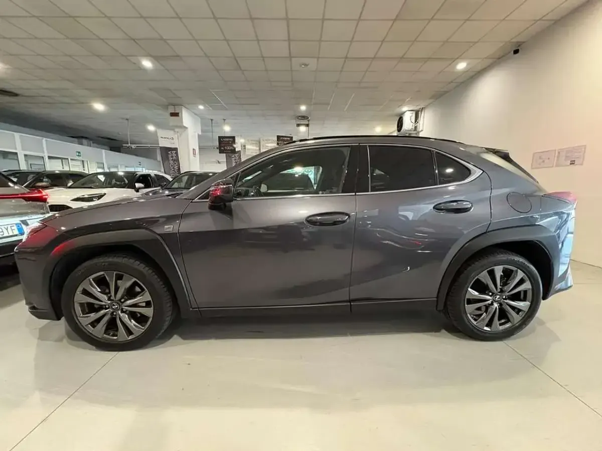 Usata Lexus UX 250h Luxury Line 184 CV (135 kW) 2023 Nero SUV