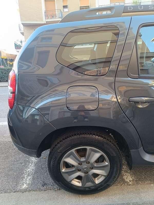 Usata Dacia Duster Lauréate 109 CV (80 kW) 2017 Grigio SUV