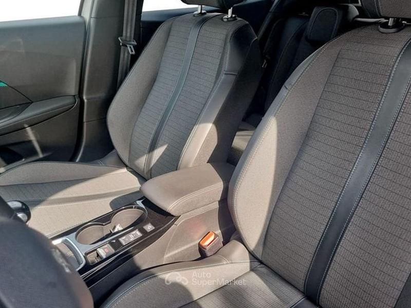 Usata Peugeot 2008 Allure 131 CV (96 kW) 2023 Bianco SUV