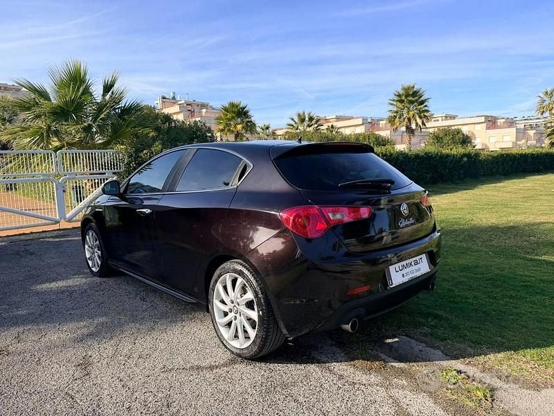 Usata Alfa Romeo Giulietta Distinctive 170 CV (125 kW) 2012 Nero Utilitaria