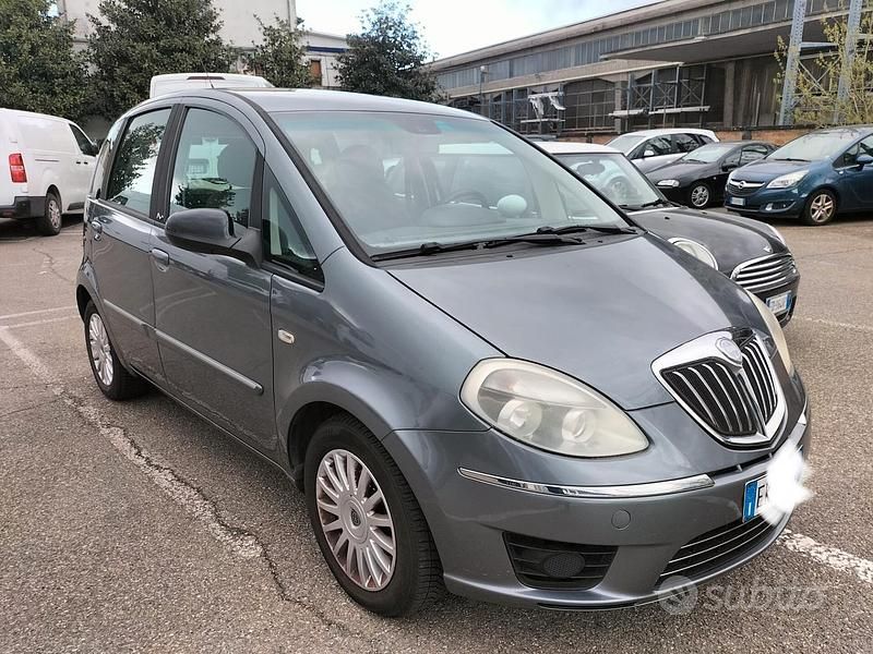 Usata Lancia Musa 95 CV (69 kW) 2011 Grigio Monovolume