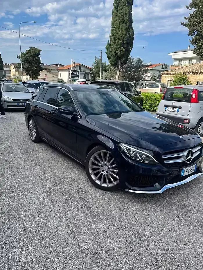 Usado Mercedes C220 Premium 170 CV (125 kW) 2016 Azul Familiar