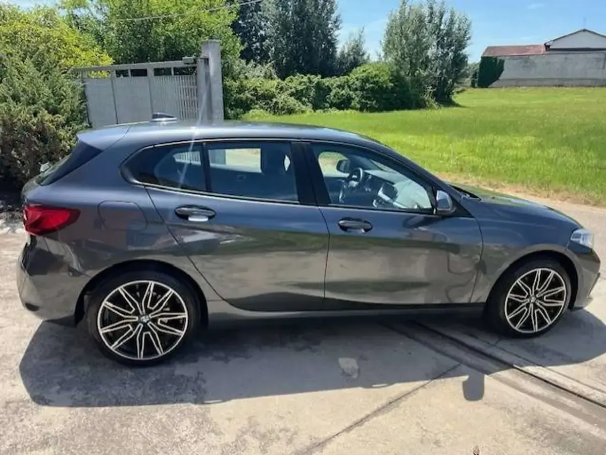 Usata BMW 118 Advantage 136 CV (100 kW) 2021 Grigio Berlina