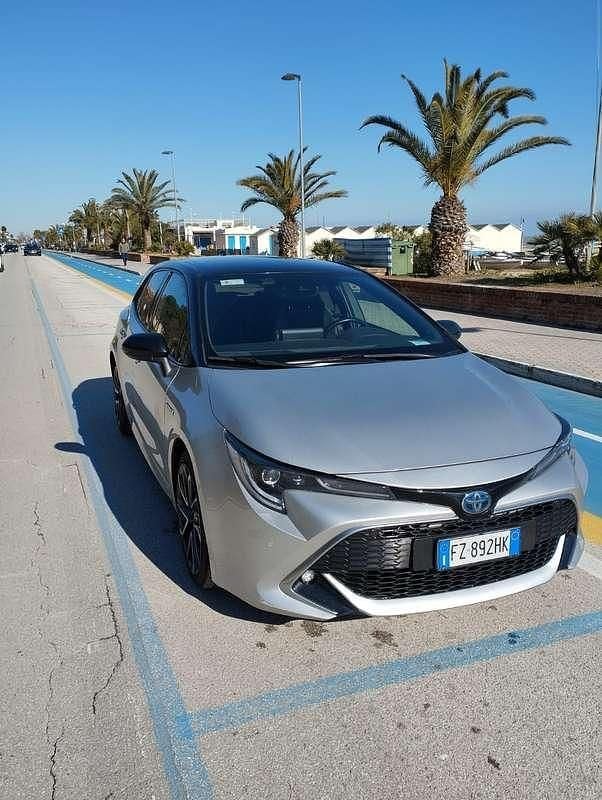 Usata Toyota Corolla 152 CV (111 kW) 2019 Argento Berlina