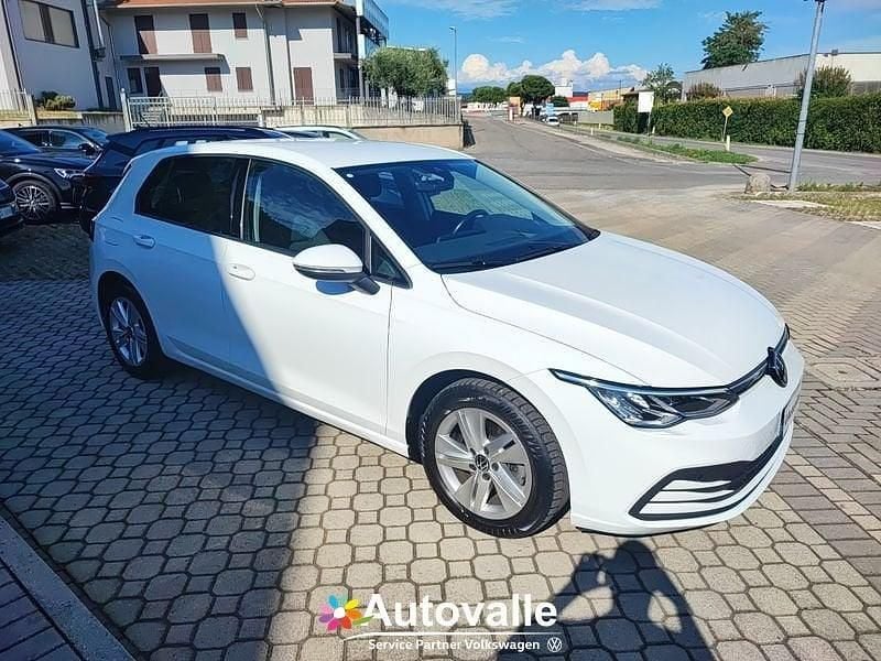 Usata VW Golf VIII Life 116 CV (85 kW) 2022 Bianco Utilitaria