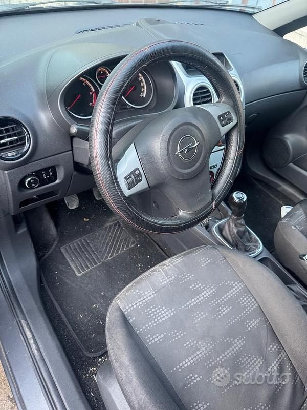 Usata Opel Corsa 75 CV (55 kW) 2011 Grigio Utilitaria