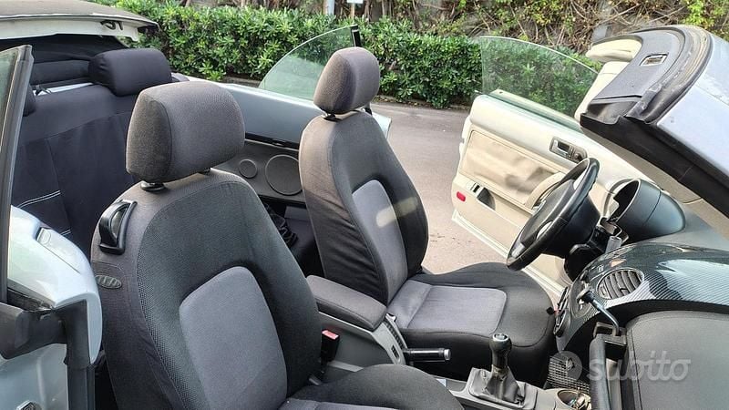 Usata VW New Beetle Cabriolet 101 CV (74 kW) 2005 Grigio Cabrio