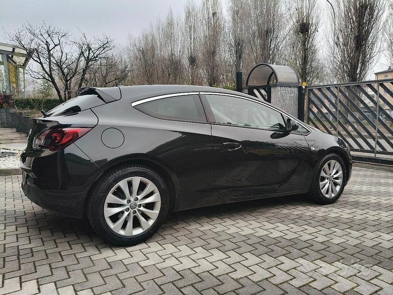 Usata Opel Astra GTC S 131 CV (96 kW) 2013 Nero Coupé