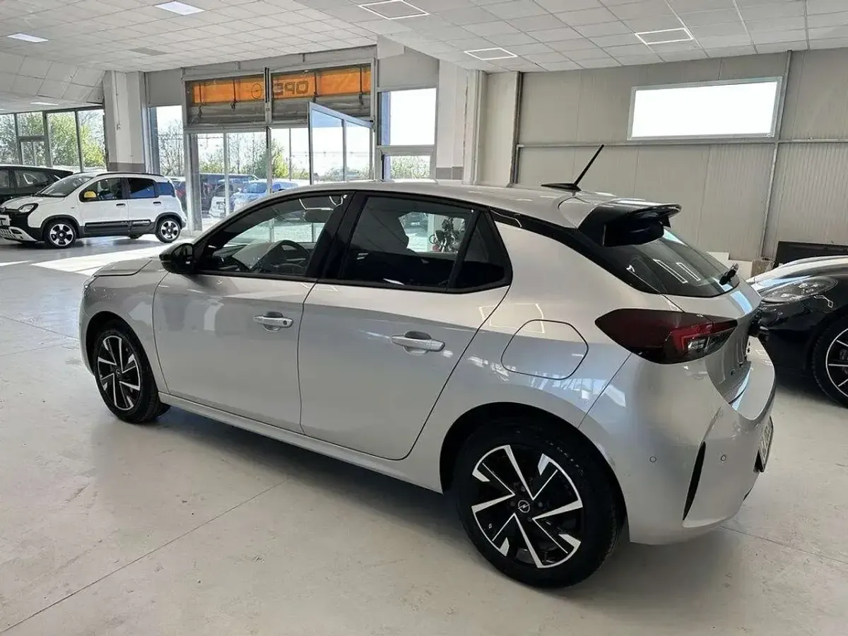 Usata Opel Corsa S 101 CV (74 kW) 2025 Kristal silver Utilitaria