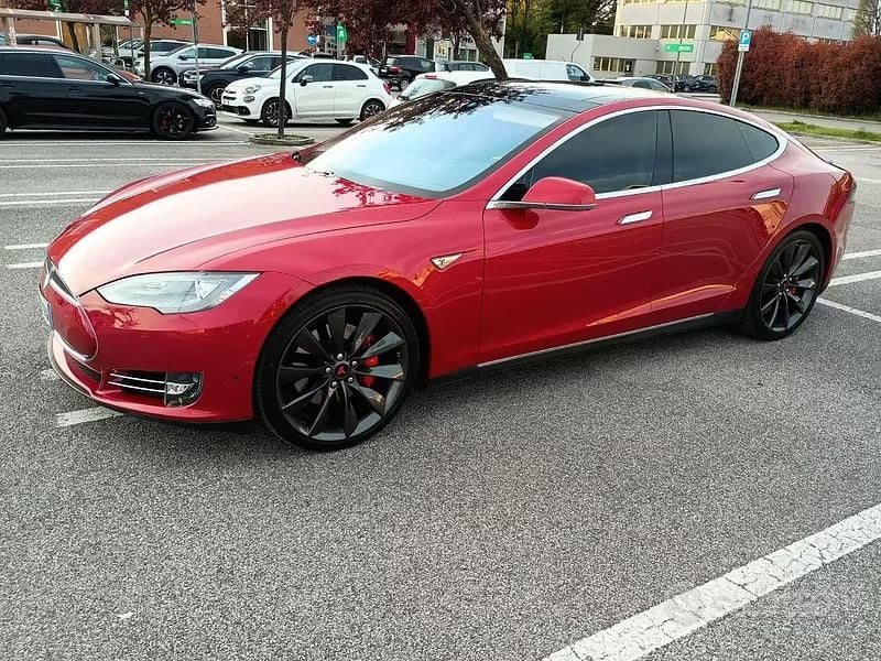 Usata Tesla Model S 514 kW (700 CV) 2015 Rosso Utilitaria