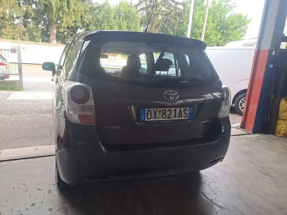 Usata Toyota Verso Sol 126 CV (92 kW) 2009 Grigio Monovolume