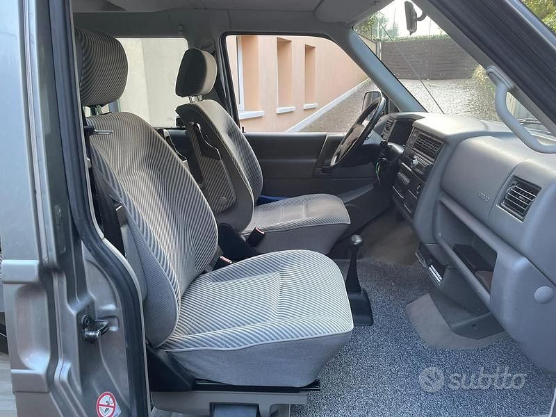 Usata VW Caravelle 1998 Grigio Monovolume