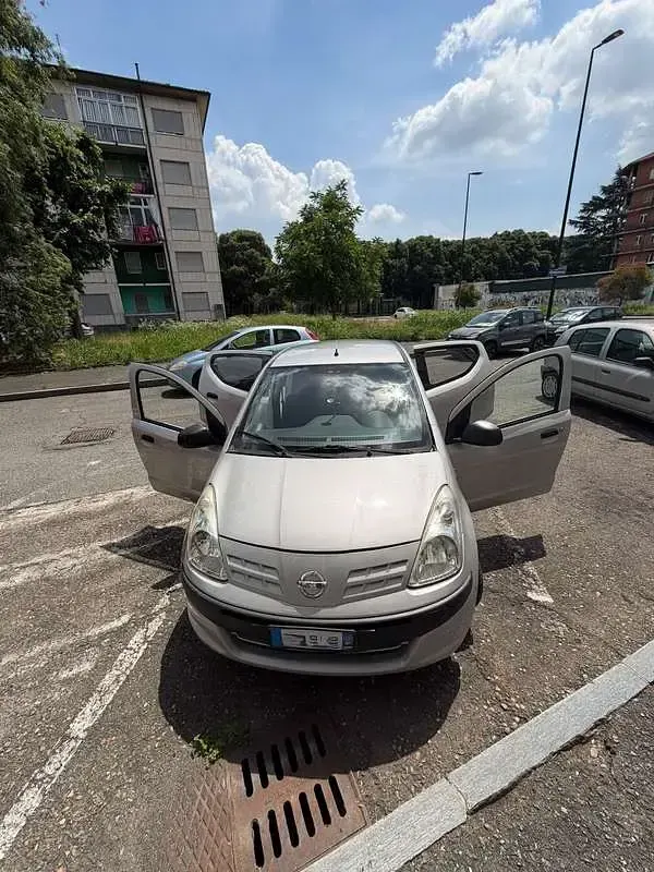 Usata Nissan Pixo 68 CV (50 kW) 2010 Grigio Utilitaria