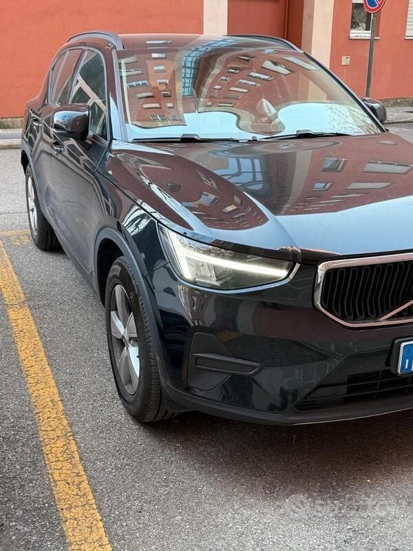 Nero Usata 2023 Volvo XC40 SUV | 28.500 € (Ottimo prezzo) - Immagine 1/4