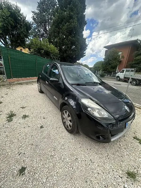 Usata Renault Clio II Dynamique 75 CV (55 kW) 2009 Nero Berlina
