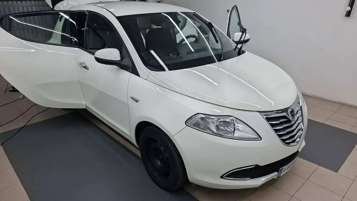 Usata Lancia Ypsilon Silver 69 CV (50 kW) 2013 Bianco Utilitaria