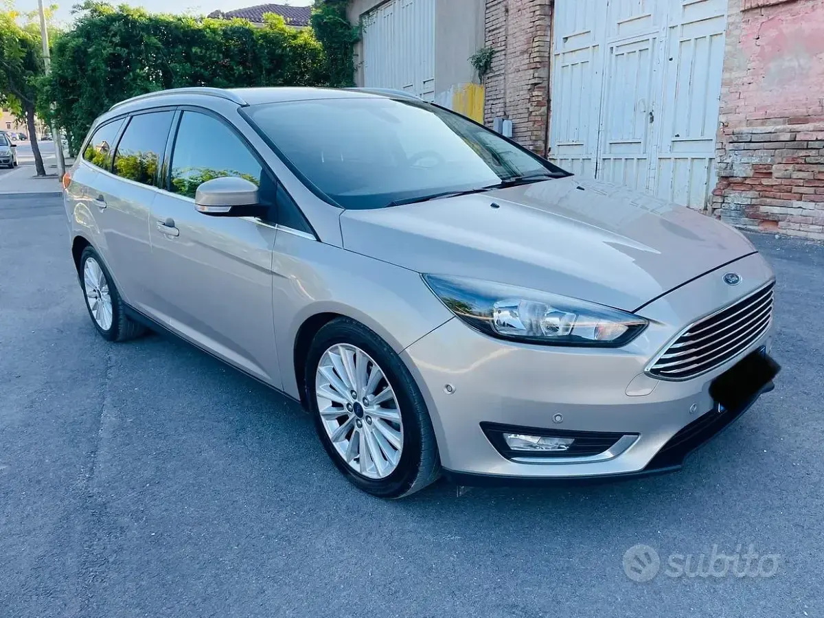 Usata Ford Focus Titanium 120 CV (88 kW) 2016 Giallo Station wagon