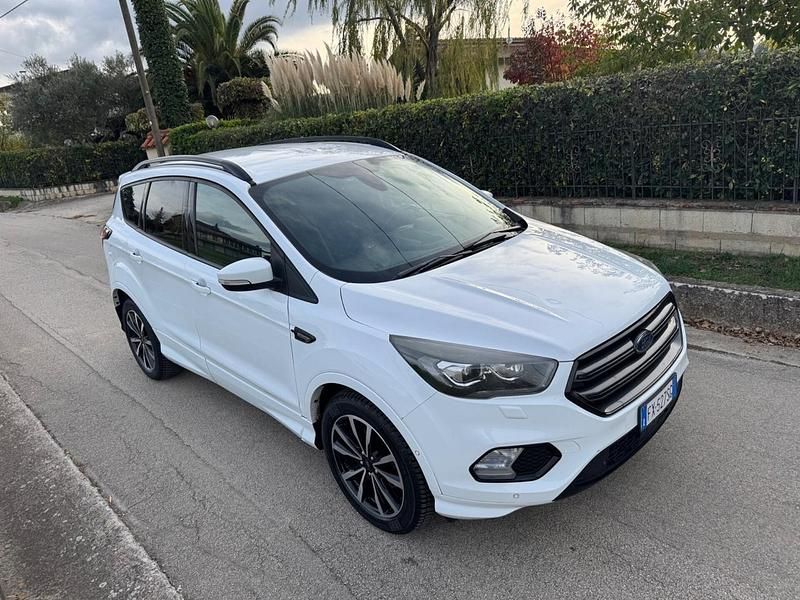 Usata Ford Kuga ST-Line 120 CV (88 kW) 2019 Bianco SUV