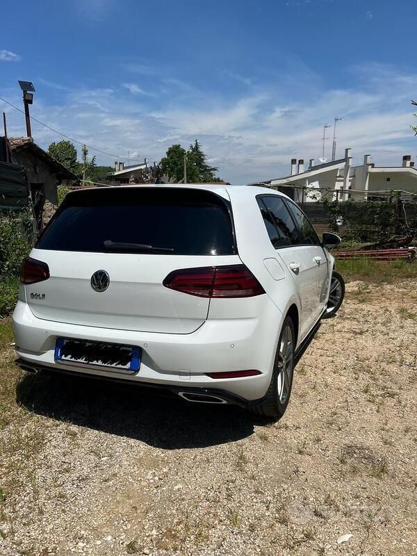 Bianco Usata 2018 VW Golf VII R-line Tre volumi | 17.900 € (Cara) - Immagine 1/4