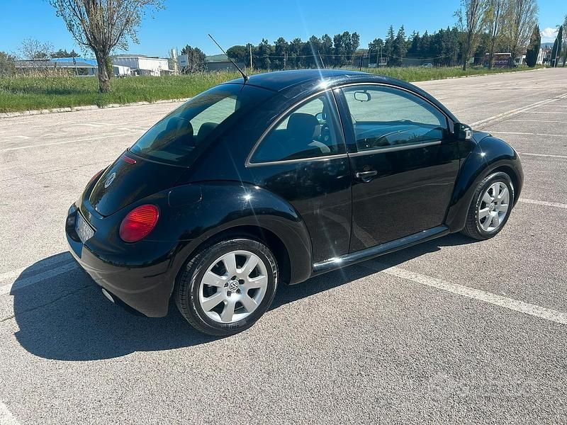 Usata VW New Beetle 101 CV (74 kW) 2004 Nero Utilitaria