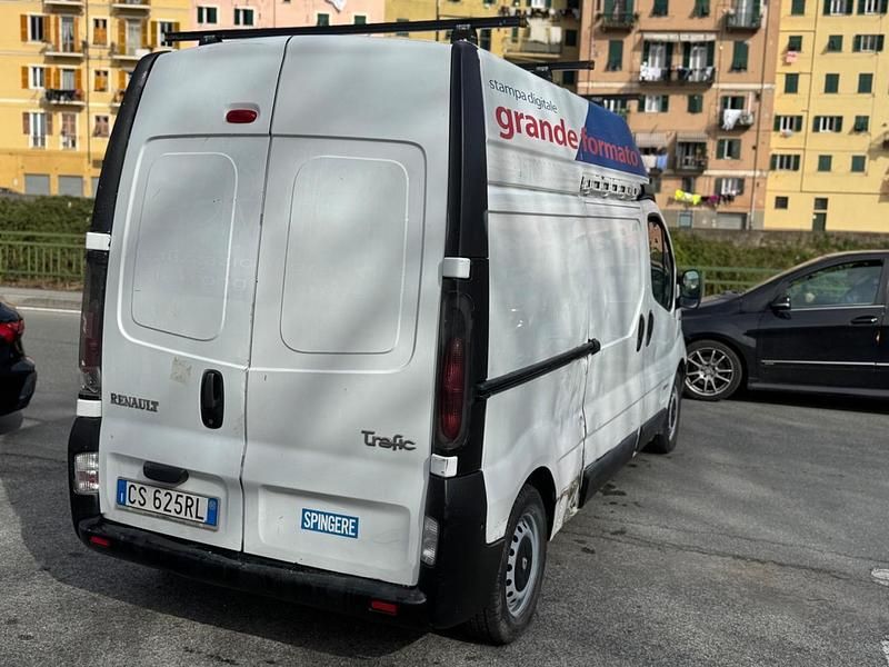 Usata Renault Trafic 100 CV (73 kW) 2005 Bianco Monovolume