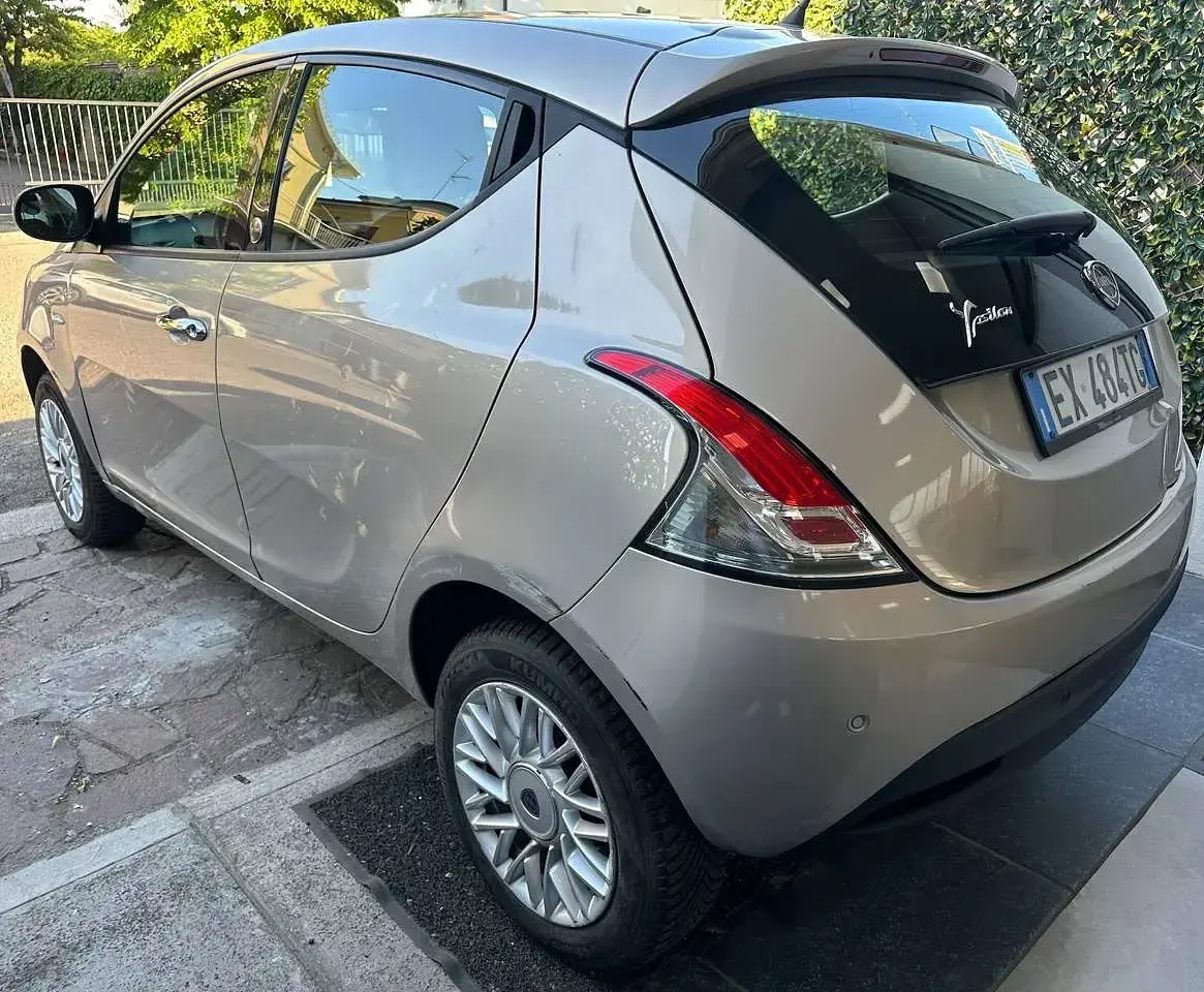 Usata Lancia Ypsilon Gold 80 CV (58 kW) 2014 Beige Utilitaria