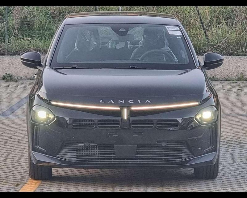 Nuova Lancia Ypsilon 110 CV (80 kW) 2025 Nero Utilitaria