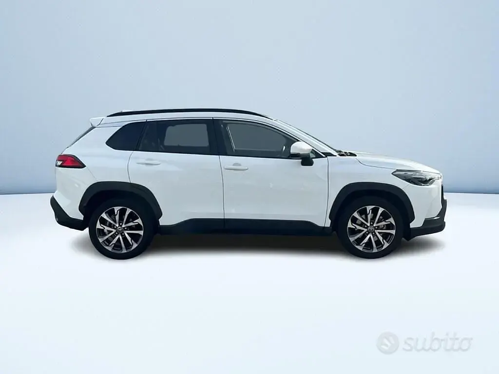 Usata Toyota Corolla Cross Lounge 152 CV (111 kW) 2022 Bianco SUV