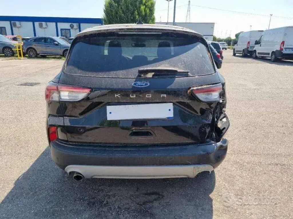 Usata Ford Kuga Titanium 120 CV (88 kW) 2020 Nero SUV