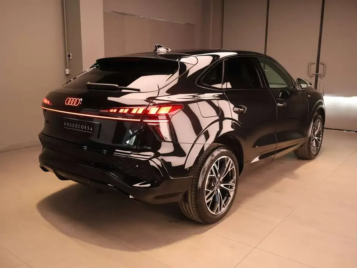 Nuova Audi Q3 Sportback S-Line 204 CV (150 kW) 2026 Nero mythos SUV