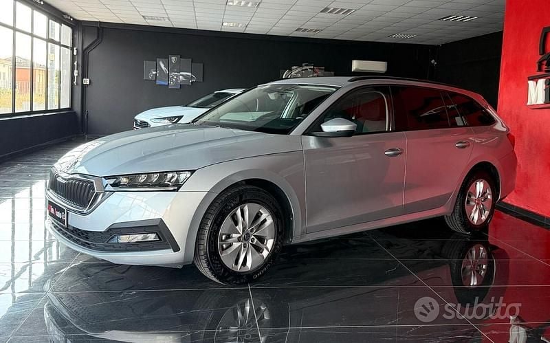Usata Skoda Octavia Executive 150 CV (110 kW) 2022 Grigio Station wagon