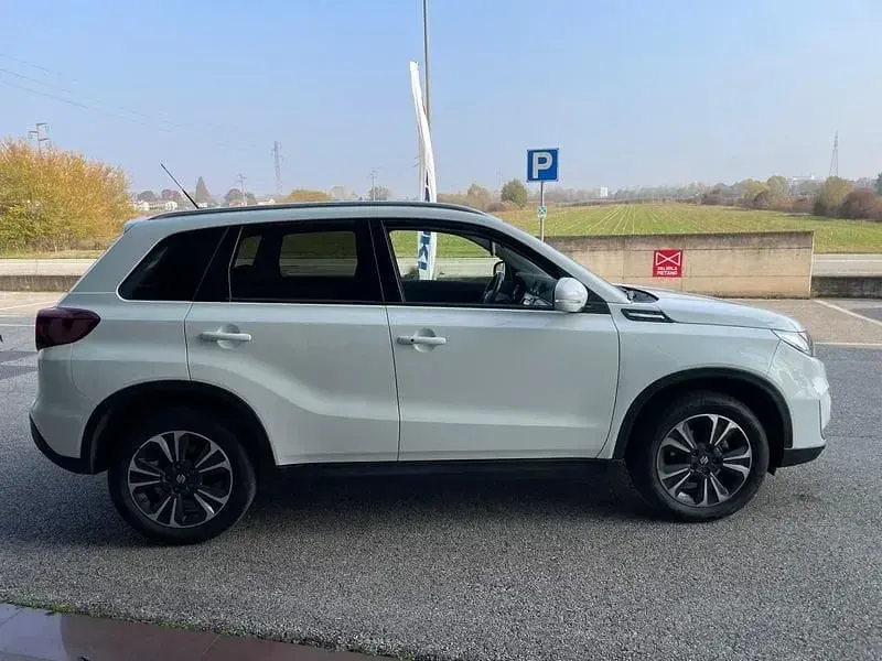 Usata Suzuki Vitara 129 CV (94 kW) 2023 Bianco SUV