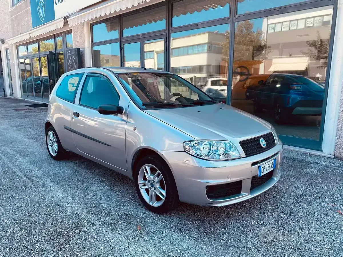 Usata Fiat Punto 80 CV (58 kW) 2004 Utilitaria