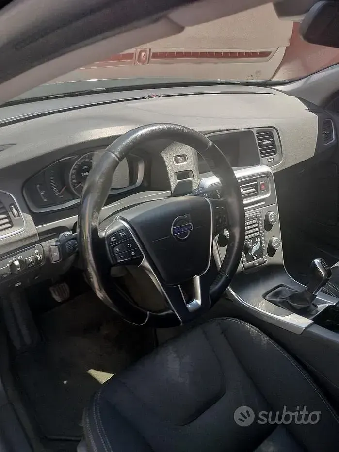 Usata Volvo V60 150 CV (110 kW) 2017 Nero Station wagon