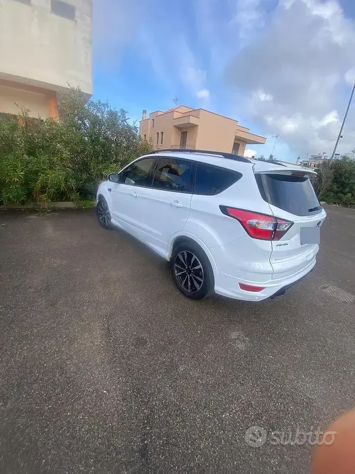 Usata Ford Kuga 120 CV (88 kW) 2019 Bianco SUV