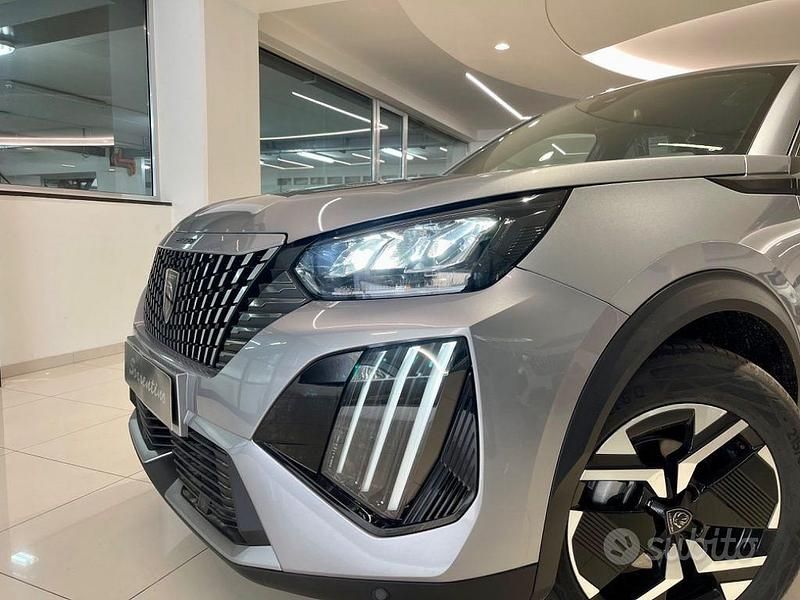 Usata Peugeot 2008 Allure 130 CV (95 kW) 2024 Vari colori SUV