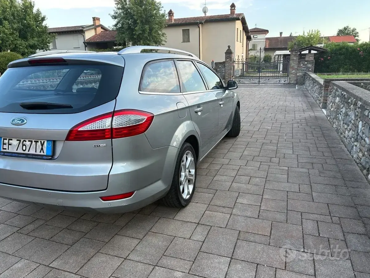 Usata Ford Mondeo Titanium 163 CV (119 kW) 2010 Grigio Station wagon