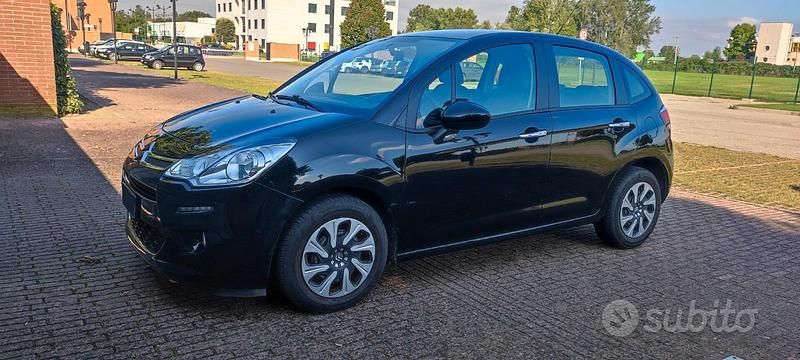 Nero Usata 2015 Citroën C3 PureTech Due volumi | 6900 € (Buon prezzo) - Immagine 1/4