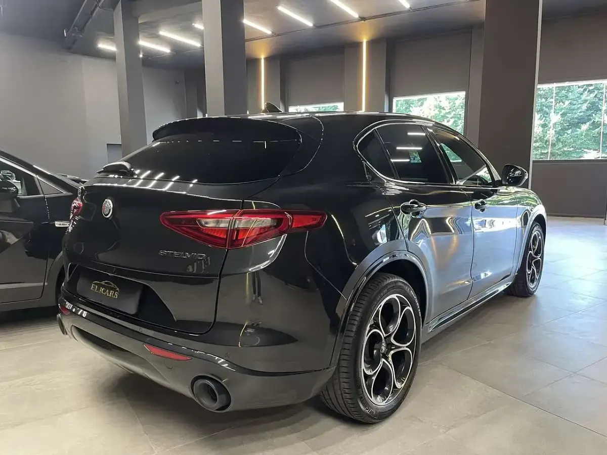 Usata Alfa Romeo Stelvio Veloce 280 CV (205 kW) 2021 Nero SUV