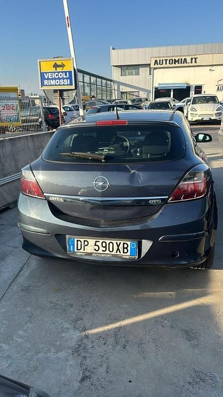 Usata Opel Astra GTC Enjoy 90 CV (66 kW) 2009 Grigio Berlina