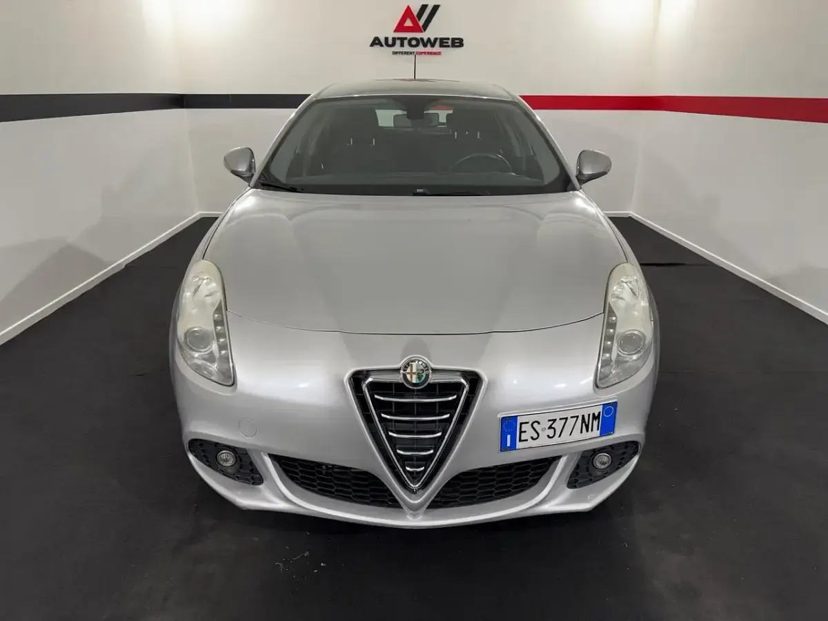Usata Alfa Romeo Giulietta Exclusive 105 CV (77 kW) 2013 Argento Utilitaria