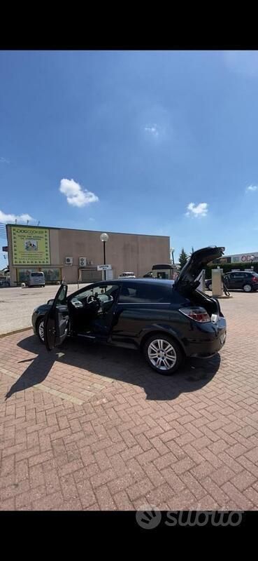Usata Opel Astra 101 CV (74 kW) 2008 Nero Utilitaria