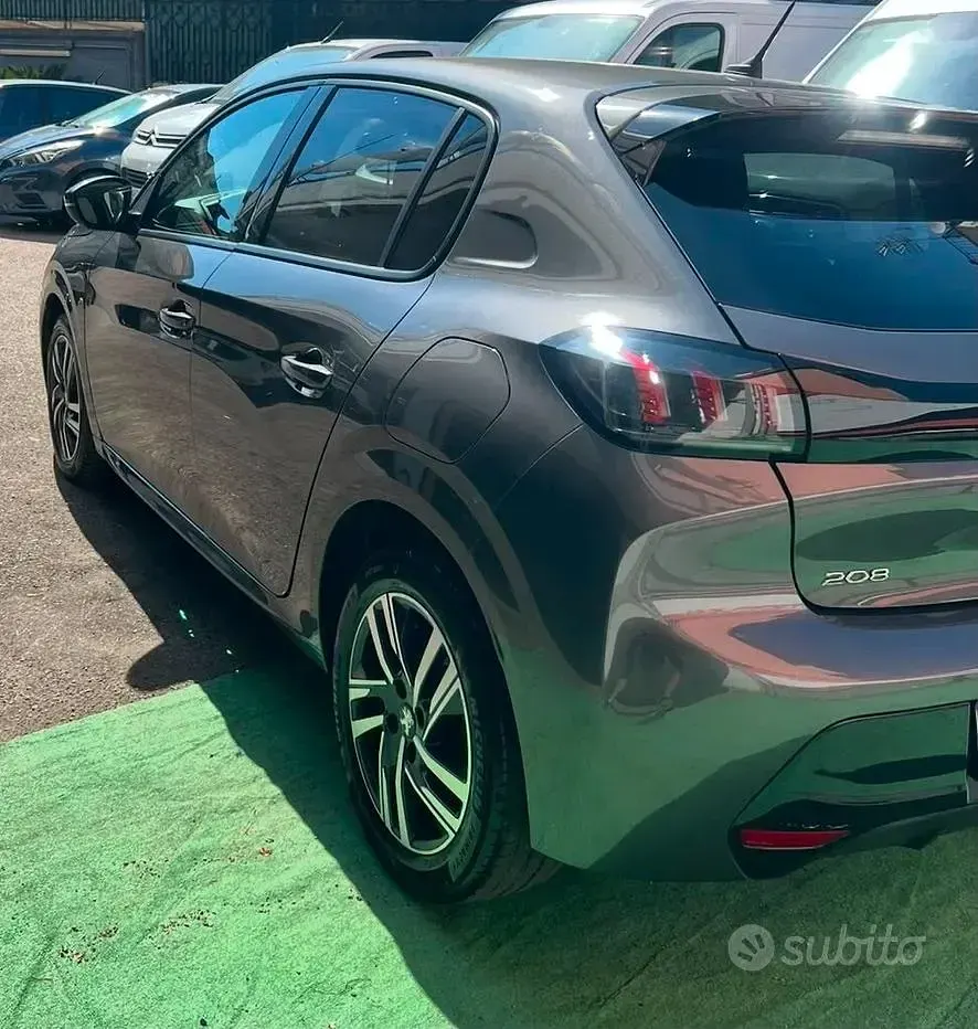 Usata Peugeot 208 Allure 102 CV (75 kW) 2022 Grigio Utilitaria